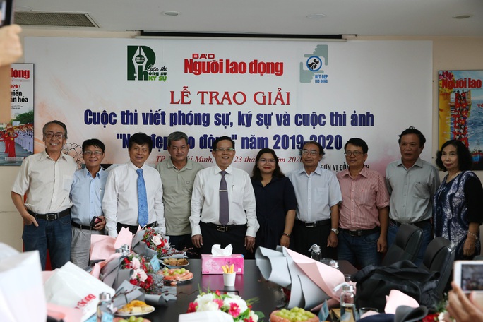 Trao giải cuộc thi phóng sự - ký sự và ảnh Nét đẹp lao động 2020 - Ảnh 2.