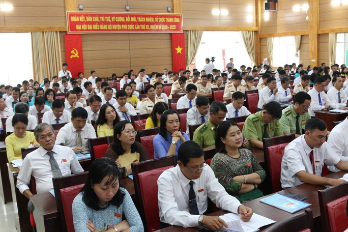 Ông Mai Văn Huỳnh tái đắc cử Bí thư Huyện ủy Phú Quốc - Ảnh 4. Ông Mai Văn Huỳnh tái đắc cử Bí thư Huyện ủy Phú Quốc - Ảnh 4.