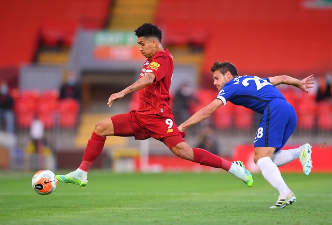 Vùi dập Chelsea, Liverpool tưng bừng nâng cúp vô địch ở Anfield - Ảnh 1. Vùi dập Chelsea, Liverpool tưng bừng nâng cúp vô địch ở Anfield - Ảnh 1.