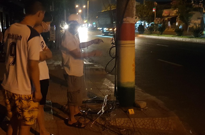 Đà Nẵng: Nam thanh niên bị dây cáp cắt ngang cổ khi đang chạy xe máy giữa đường - Ảnh 2.