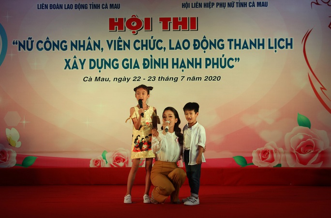 Ngắm nữ công nhân, viên chức thanh lịch xây dựng gia đình hạnh phúc ở Cà Mau - Ảnh 3. Ngắm nữ công nhân, viên chức thanh lịch xây dựng gia đình hạnh phúc ở Cà Mau - Ảnh 3.
