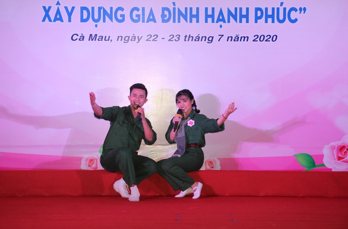 Ngắm nữ công nhân, viên chức thanh lịch xây dựng gia đình hạnh phúc ở Cà Mau - Ảnh 7. Ngắm nữ công nhân, viên chức thanh lịch xây dựng gia đình hạnh phúc ở Cà Mau - Ảnh 7.