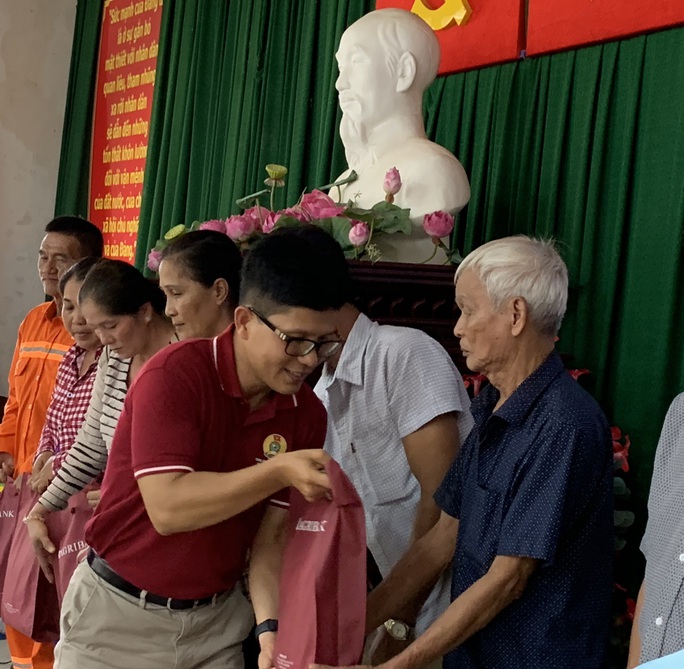 Đoàn viên dọn rác bãi biển Cần Giờ - Ảnh 2. Đoàn viên dọn rác bãi biển Cần Giờ - Ảnh 2.
