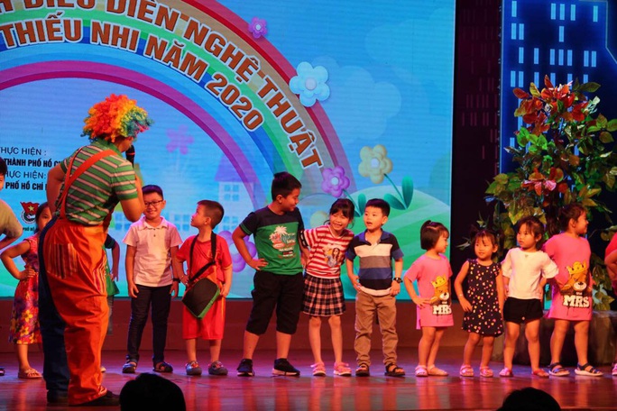 Nhà hát Trần Hữu Trang chiêu dụ khán giả nhí bằng chương trình nghệ thuật miễn phí - Ảnh 2.