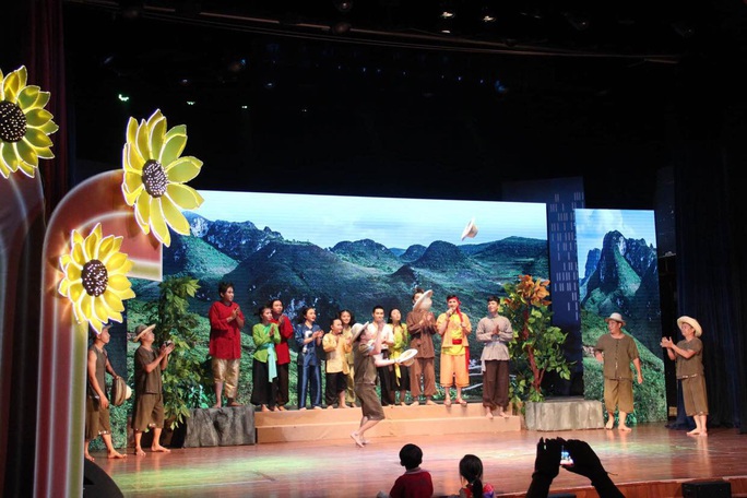 Nhà hát Trần Hữu Trang chiêu dụ khán giả nhí bằng chương trình nghệ thuật miễn phí - Ảnh 4.