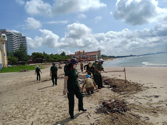 Cận cảnh 800 người  giải cứu bãi biển Vũng Tàu - Ảnh 3.
