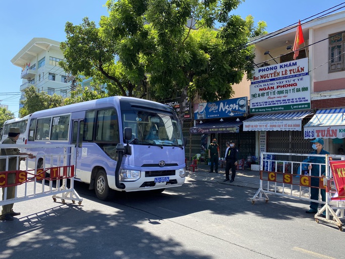 Đà Nẵng tăng cường giải tỏa người âm tính bên trong khu cách ly Bệnh viện Đà Nẵng - Ảnh 4.