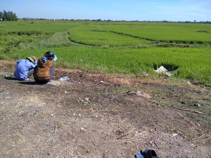 Rời khỏi hiện trường, bỏ mặc nạn nhân chết dưới ruộng lúa sau tai nạn giao thông - Ảnh 1.