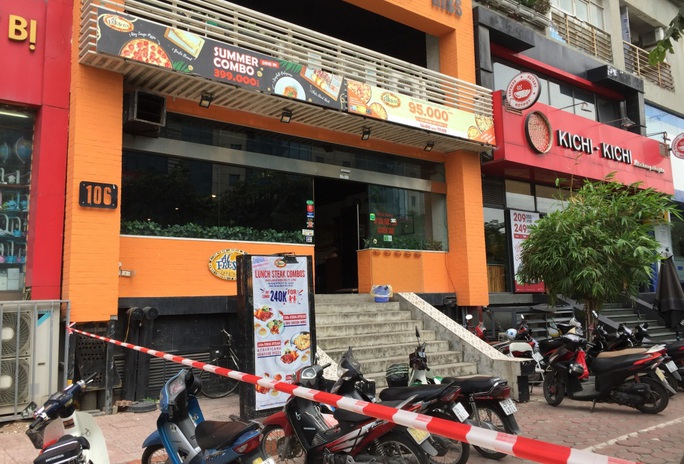 CLIP: Hà Nội phong toả cửa hàng pizza có nhân viên nghi mắc Covid-19 từ Đà Nẵng về - Ảnh 2.