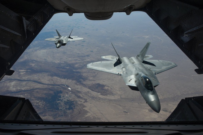 Nhà thiết kế J-20 của Trung Quốc bàn về “chim ăn thịt” F-22 của Mỹ - Ảnh 1.