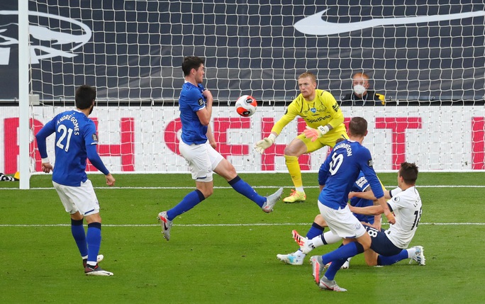 Son Heung-min bị gây hấn, Tottenham ăn may Everton vào Top 8 - Ảnh 1. Son Heung-min bị gây hấn, Tottenham ăn may Everton vào Top 8 - Ảnh 1.