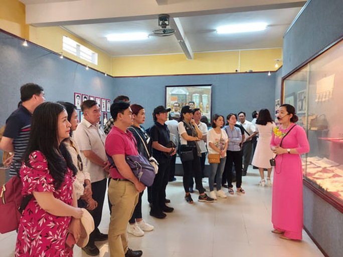 Tập huấn về lý luận phê bình cho văn - nghệ sĩ - Ảnh 1. Tập huấn về lý luận phê bình cho văn - nghệ sĩ - Ảnh 1.