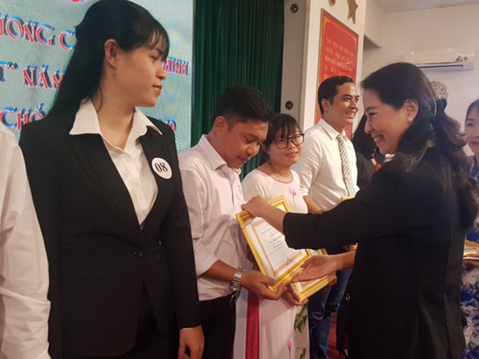Học Bác để phục vụ tốt bệnh nhân - Ảnh 1. Học Bác để phục vụ tốt bệnh nhân - Ảnh 1.