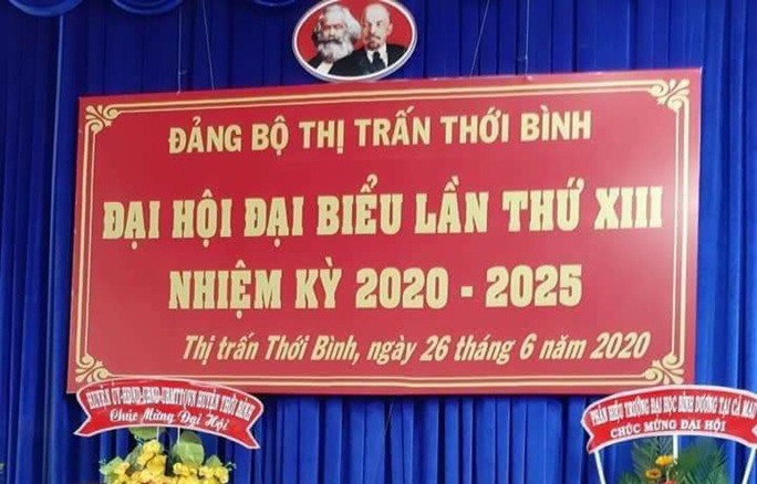 Lãnh đạo xã phản ứng vụ “Đốt nhang lạy độ dốt” - Ảnh 1. Lãnh đạo xã phản ứng vụ “Đốt nhang lạy độ dốt” - Ảnh 1.