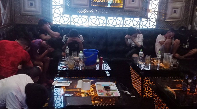 11 cô gái tham gia “tiệc ma túy” tại phòng hát karaoke - Ảnh 1. 11 cô gái tham gia “tiệc ma túy” tại phòng hát karaoke - Ảnh 1.