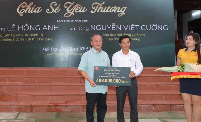 Đại tướng Lê Hồng Anh trao quà cho người nghèo vùng U Minh Thượng - Ảnh 4. Đại tướng Lê Hồng Anh trao quà cho người nghèo vùng U Minh Thượng - Ảnh 4.