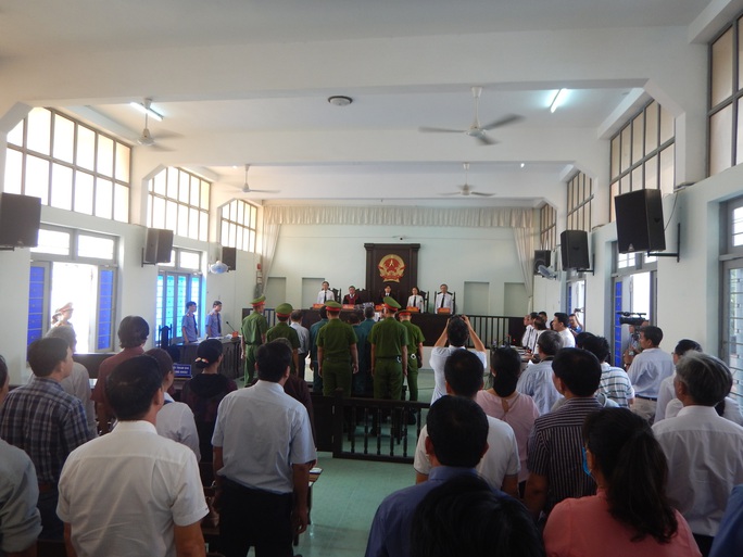 Xét xử các lãnh đạo TP Phan Thiết vì sai phạm đất đai - Ảnh 2. Xét xử các lãnh đạo TP Phan Thiết vì sai phạm đất đai - Ảnh 2.