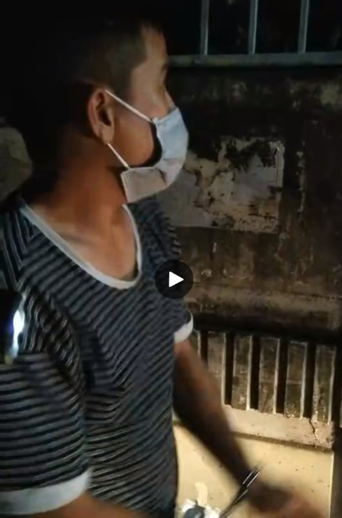 Clip: Siêu trộm tái diễn cảnh đột nhập vào nhà dân trộm tài sản ở Thủ Đức - Ảnh 2. Clip: Siêu trộm tái diễn cảnh đột nhập vào nhà dân trộm tài sản ở Thủ Đức - Ảnh 2.