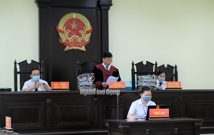 Hô biến lúa thành hoa ly, 5 cựu cán bộ TP Thanh Hóa hầu tòa - Ảnh 2. Hô biến lúa thành hoa ly, 5 cựu cán bộ TP Thanh Hóa hầu tòa - Ảnh 2.