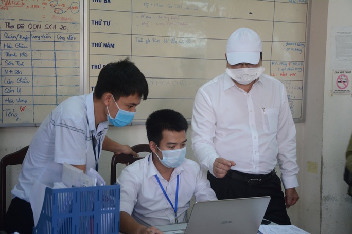 Chủ tịch Đà Nẵng thị sát việc chấp hành cách ly xã hội - Ảnh 2. Chủ tịch Đà Nẵng thị sát việc chấp hành cách ly xã hội - Ảnh 2.
