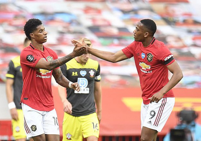 Hùng binh Man United đổ bộ Cologne, quyết chiến Europa League - Ảnh 3. Hùng binh Man United đổ bộ Cologne, quyết chiến Europa League - Ảnh 3.