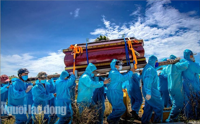 Nghẹn ngào cảnh đưa tang tại tâm dịch Covid-19 ở Quảng Nam - Ảnh 1. Nghẹn ngào cảnh đưa tang tại tâm dịch Covid-19 ở Quảng Nam - Ảnh 1.