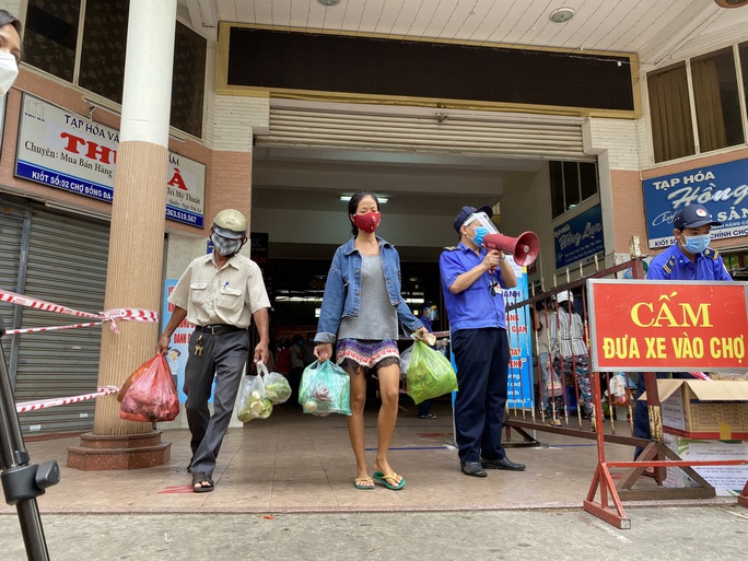 Chùm ảnh: Ngày đầu Đà Nẵng thực hiện đi chợ bằng phiếu ngày chẵn lẻ - Ảnh 16.