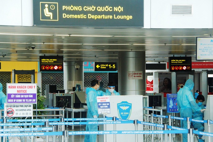Giám đốc Sở Du lịch Đà Nẵng đến sân bay tiễn 260 du khách rời Đà Nẵng - Ảnh 4.