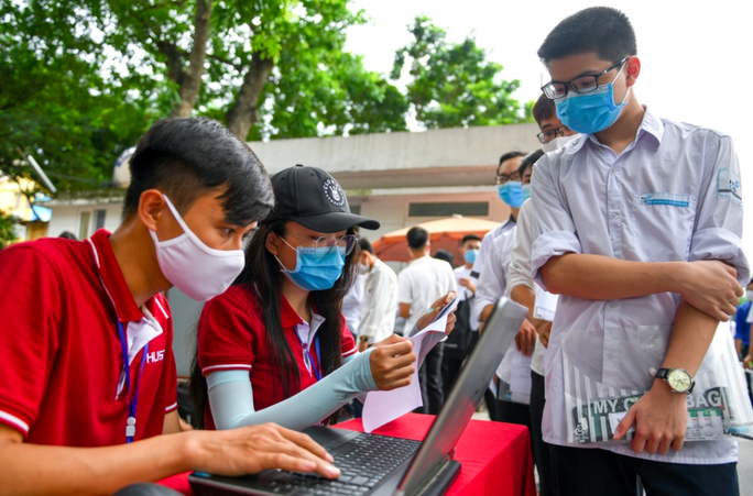 Hơn 5.600 thí sinh làm bài kiểm tra tư duy dài 21 trang vào Trường ĐH Bách khoa Hà Nội - Ảnh 2. Hơn 5.600 thí sinh làm bài kiểm tra tư duy dài 21 trang vào Trường ĐH Bách khoa Hà Nội - Ảnh 2.