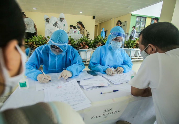 Thêm một nhân viên ngân hàng ở Hà Nội nghi mắc Covid-19 - Ảnh 1.