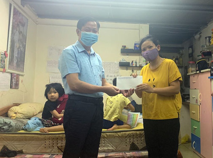 San sẻ khó khăn với đoàn viên - Ảnh 1. San sẻ khó khăn với đoàn viên - Ảnh 1.