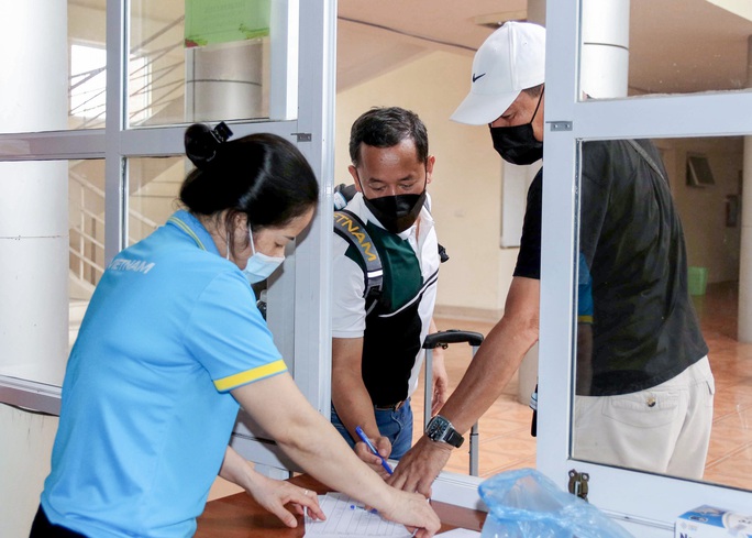 U22 Việt Nam tự nhốt ở phòng trong 24 giờ tới để chờ kết quả xét nghiệm Covid-19 - Ảnh 5. U22 Việt Nam tự nhốt ở phòng trong 24 giờ tới để chờ kết quả xét nghiệm Covid-19 - Ảnh 5.