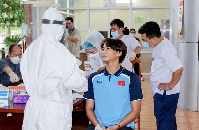 U22 Việt Nam tự nhốt ở phòng trong 24 giờ tới để chờ kết quả xét nghiệm Covid-19 - Ảnh 13. U22 Việt Nam tự nhốt ở phòng trong 24 giờ tới để chờ kết quả xét nghiệm Covid-19 - Ảnh 13.