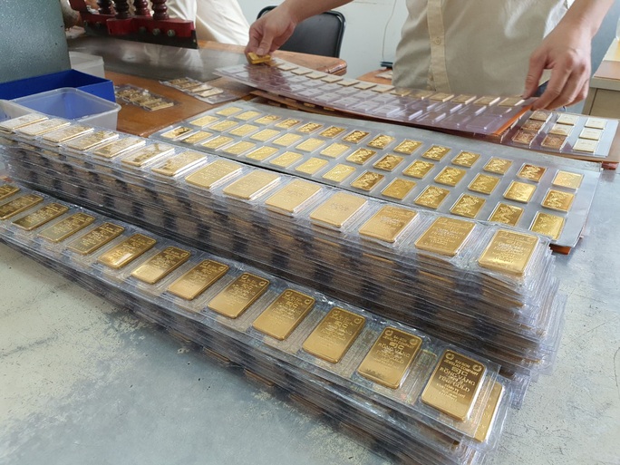 Giá vàng hôm nay 26-10: Vàng SJC giảm về sát 56 triệu đồng/lượng - Ảnh 1.