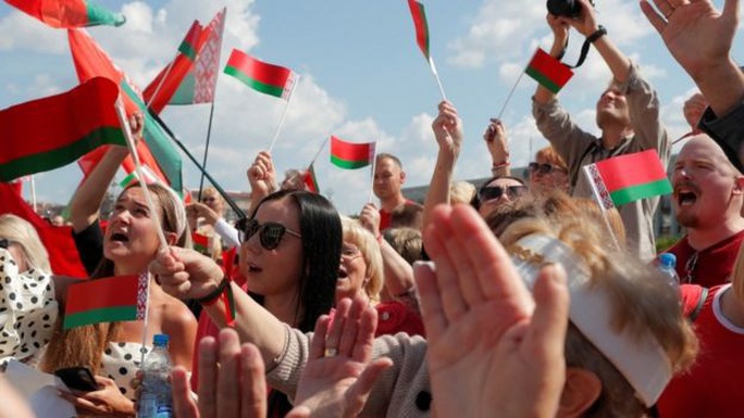 Biển người biểu tình ở Belarus, Nga và NATO ghìm nhau - Ảnh 4.