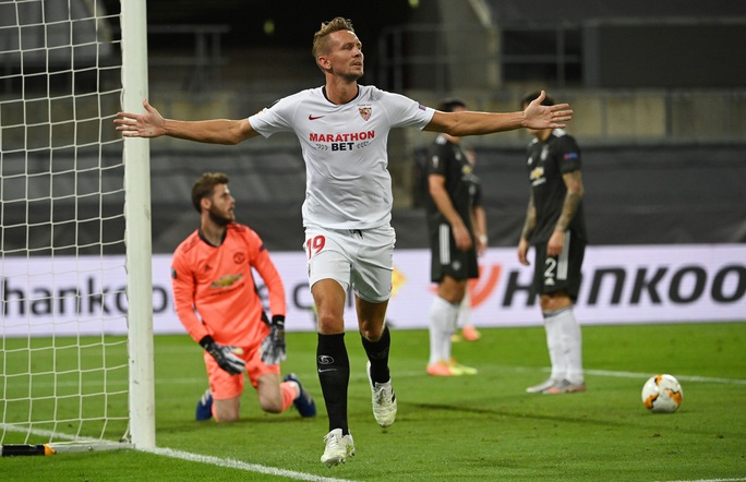 Thua ngược Sevilla ngỡ ngàng, Man United chia tay Europa League - Ảnh 10.