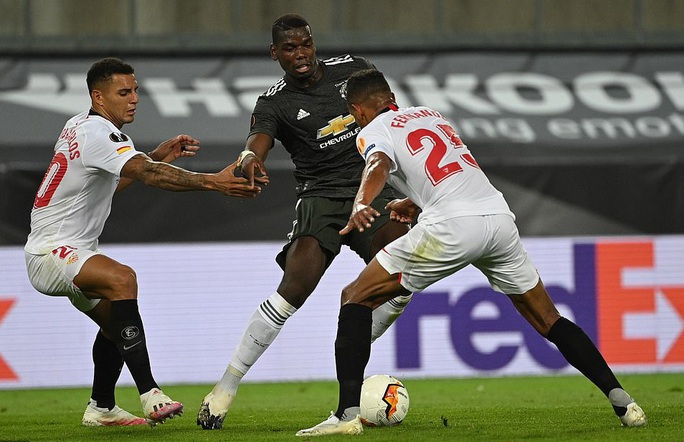 Thua ngược Sevilla ngỡ ngàng, Man United chia tay Europa League - Ảnh 1.