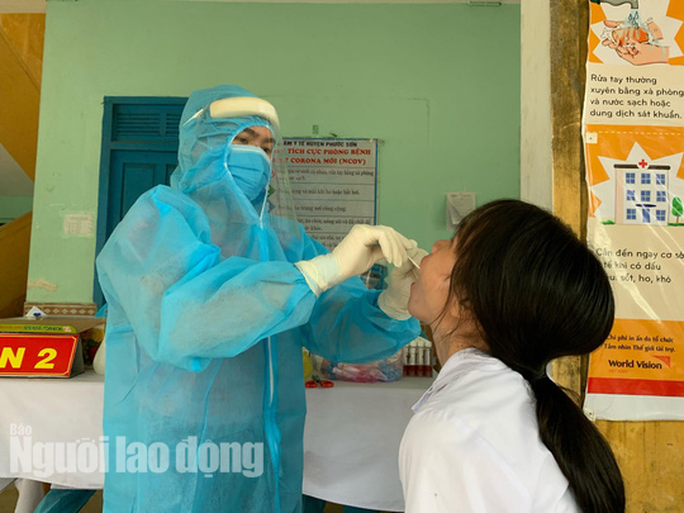 Quảng Nam: Thầy giáo mắc Covid-19 đi coi thi tốt nghiệp THPT nói gì? - Ảnh 1.