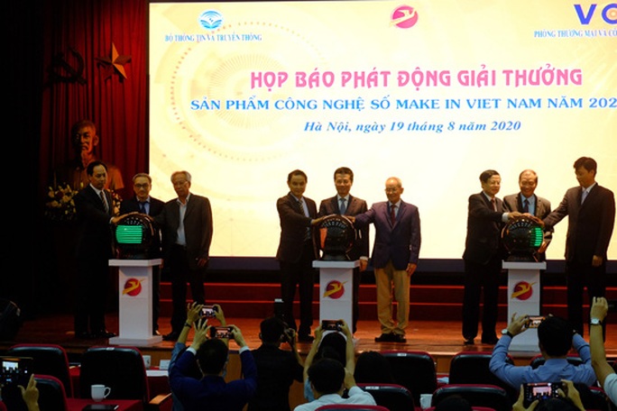Bộ trưởng Nguyễn Mạnh Hùng công bố giải thưởng Sản phẩm Công nghệ số Make in Vietnam 2020 - Ảnh 1.