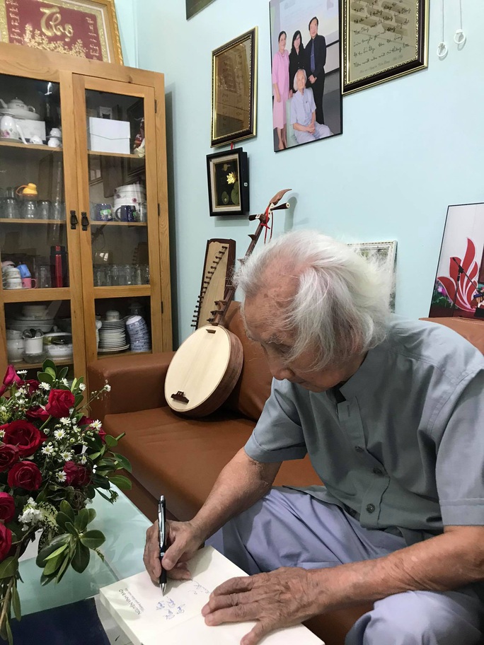 Mai Vàng nhân ái thăm nhạc sư Nguyễn Vĩnh Bảo, nghe Dạ cổ hoài lang - Ảnh 6.