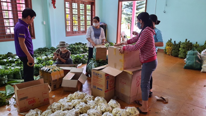 Rụng tim với những thức quà bà con huyện nghèo gửi xuống Đà Nẵng - Ảnh 3. Rụng tim với những thức quà bà con huyện nghèo gửi xuống Đà Nẵng - Ảnh 3.