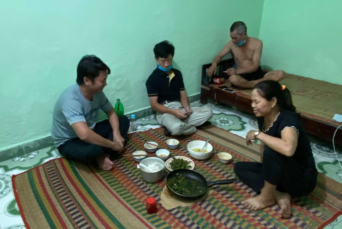Đưa người Quảng Bình đang mắc kẹt tại vùng dịch Đà Nẵng trở về quê hương - Ảnh 1. Đưa người Quảng Bình đang mắc kẹt tại vùng dịch Đà Nẵng trở về quê hương - Ảnh 1.