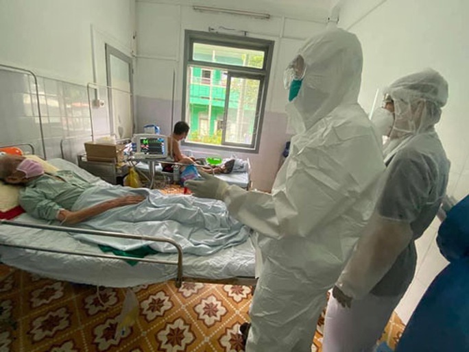 Ở nơi giành giật sự sống cho bệnh nhân Covid-19: Thế trận lòng dân vững chắc - Ảnh 2. Ở nơi giành giật sự sống cho bệnh nhân Covid-19: Thế trận lòng dân vững chắc - Ảnh 2.