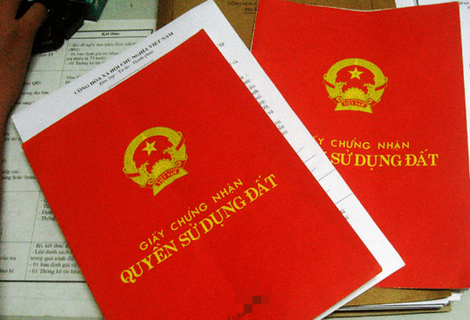 Vụ đem 19 sổ đỏ của dân cho người quen mượn: Đề nghị công an vào cuộc thu hồi lại sổ đỏ - Ảnh 1. Vụ đem 19 sổ đỏ của dân cho người quen mượn: Đề nghị công an vào cuộc thu hồi lại sổ đỏ - Ảnh 1.