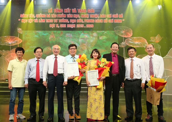 Báo Người Lao Động đoạt giải A và C về học tập, làm theo gương Bác - Ảnh 2. Báo Người Lao Động đoạt giải A và C về học tập, làm theo gương Bác - Ảnh 2.