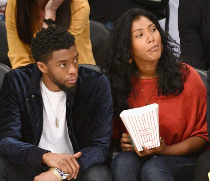 Chuyện tình vượt bệnh tật của vợ chồng “báo đen” Chadwick Boseman - Ảnh 1. Chuyện tình vượt bệnh tật của vợ chồng “báo đen” Chadwick Boseman - Ảnh 1.