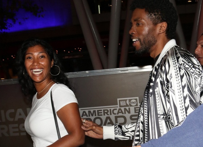 Chuyện tình vượt bệnh tật của vợ chồng “báo đen” Chadwick Boseman - Ảnh 3. Chuyện tình vượt bệnh tật của vợ chồng “báo đen” Chadwick Boseman - Ảnh 3.