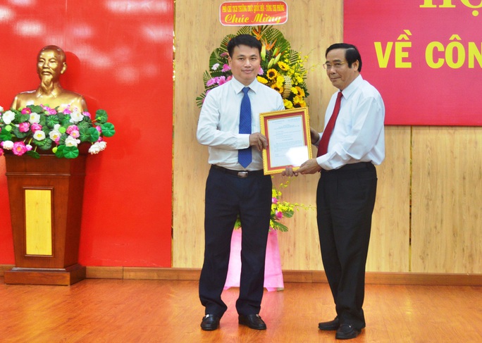 Quảng Ngãi: Công bố và trao các Quyết định của Bộ Chính trị và Ban Bí thư về công tác cán bộ - Ảnh 2. Quảng Ngãi: Công bố và trao các Quyết định của Bộ Chính trị và Ban Bí thư về công tác cán bộ - Ảnh 2.