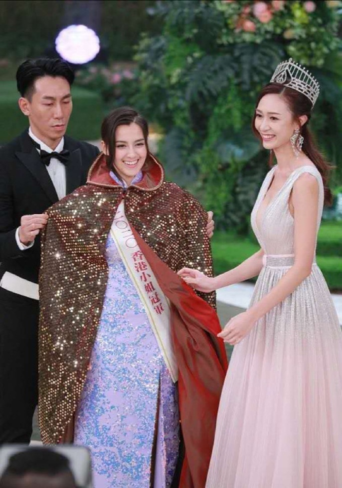 Nhan sắc tân Hoa hậu Hồng Kông gây tranh cãi - Ảnh 2. Nhan sắc tân Hoa hậu Hồng Kông gây tranh cãi - Ảnh 2.