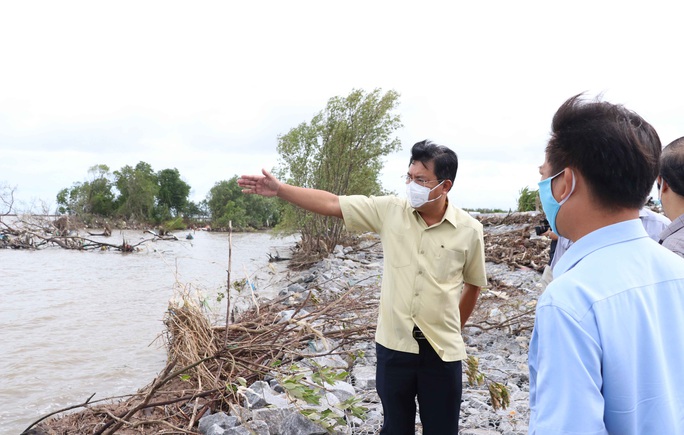 Tân Bí thư tỉnh Cà Mau trực tiếp kiểm tra đê biển bảo vệ hàng trăm ngàn hộ dân - Ảnh 2.